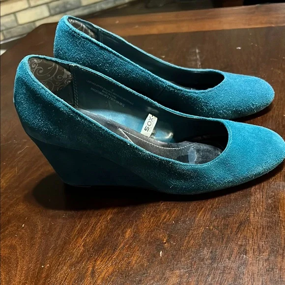 Merona Blue Wedge Shoes with Suede Finish - Picture 6 of 7